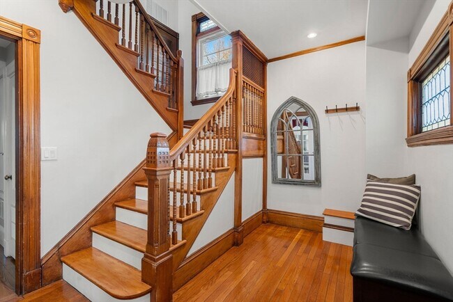 Building Photo - 18 Wyman St