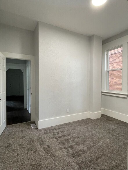 Building Photo - 1107 South Ave