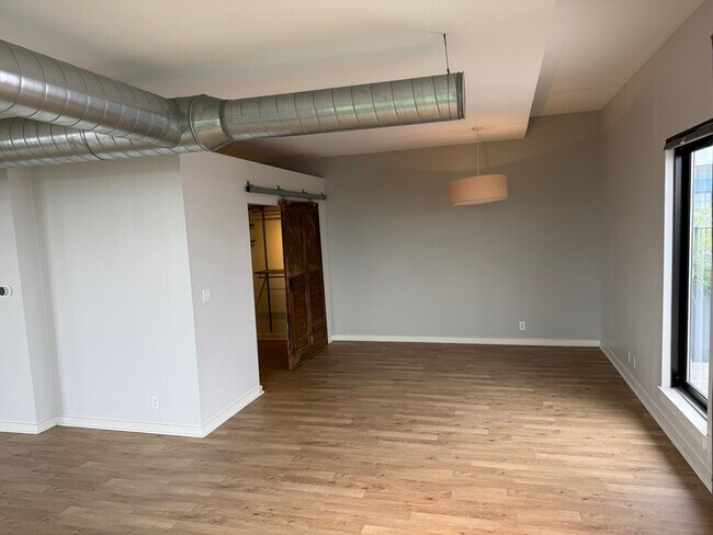 Building Photo - 944 Dorchester Ave
