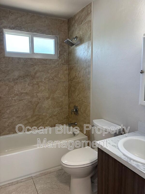 Building Photo - 3754 Lora St