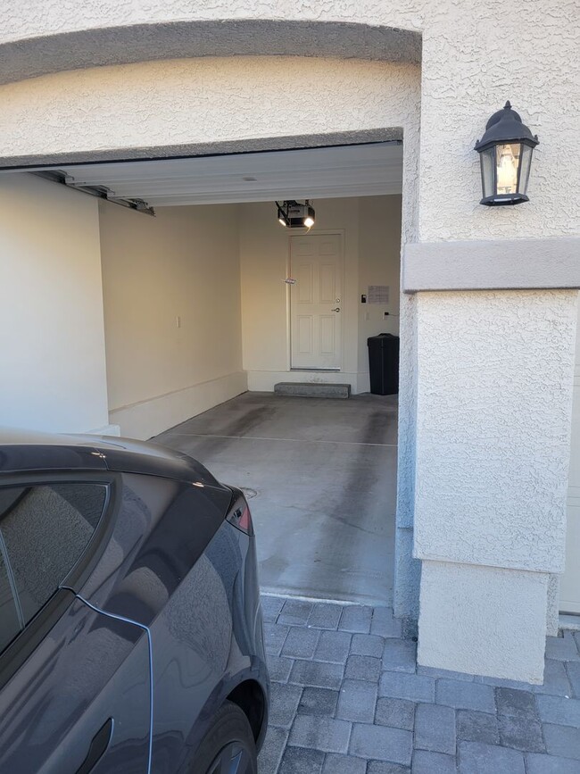 Building Photo - 2 Bed, 2 Bath Townhome in N. Las Vegas!