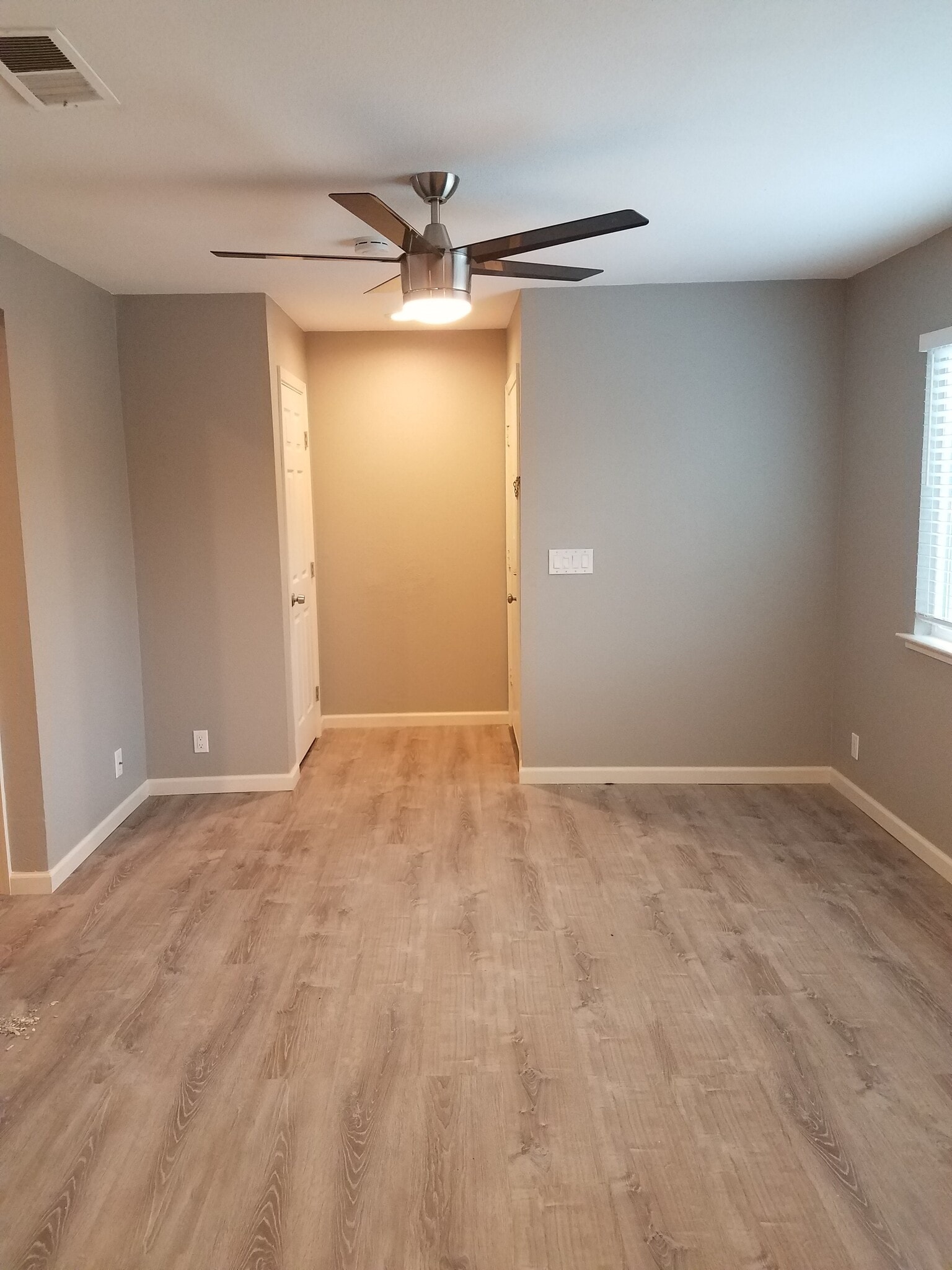 Building Photo - 2464 Beaufort Dr