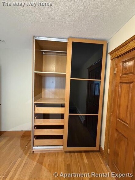 Building Photo - 33 Lafayette St