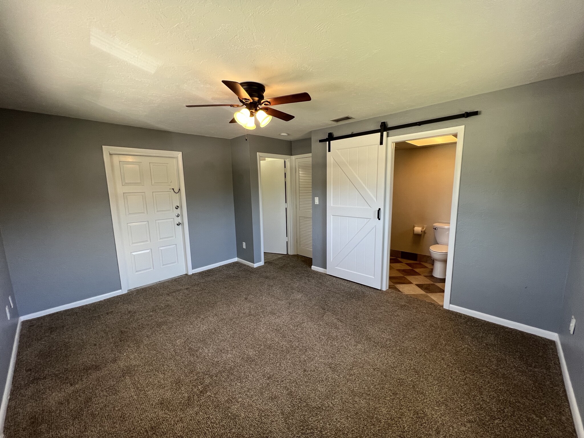 En Suite Bedroom - 4705 Palm Tree Blvd