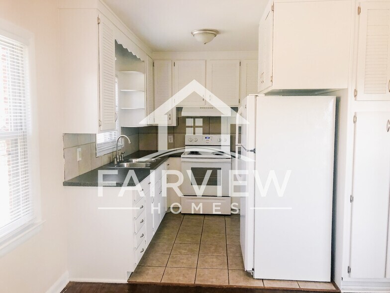 Kitchen - 150 Loch Ln