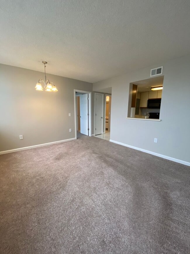 Building Photo - wh810