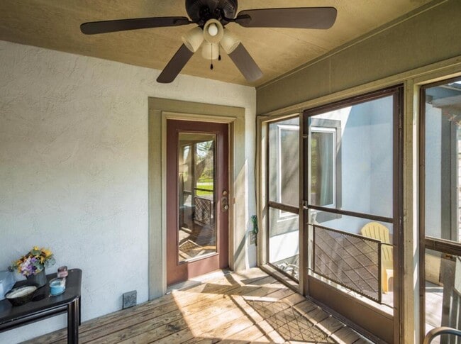 Building Photo - 6985 Muirfield Dr