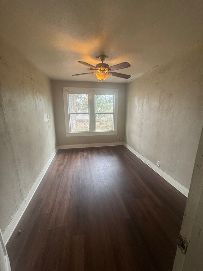 Building Photo - Beautiful 3 bedroom home