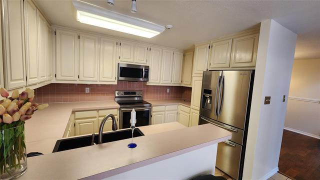 Building Photo - 9439 Blue Jay Way