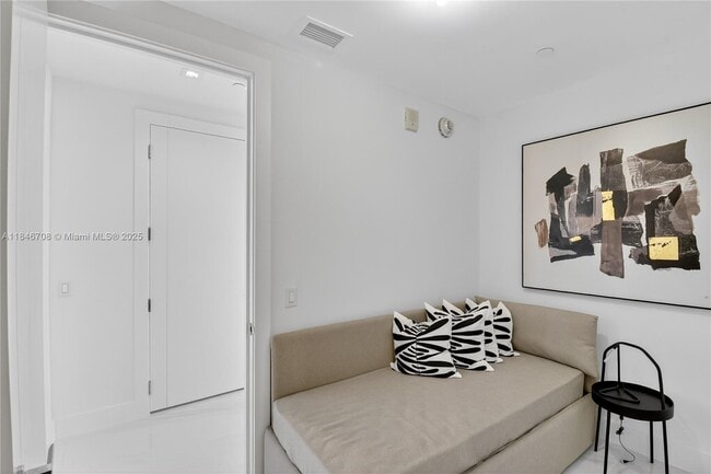 Building Photo - 18501 Collins Ave