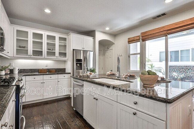 Building Photo - 28814 S Lake Dr