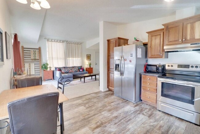 Building Photo - Spacious Fully Furnished Home with 3 Bedroom | 2 Bath home in White Salmon.