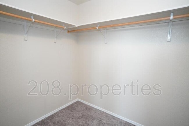 Building Photo - 1556 Gold St