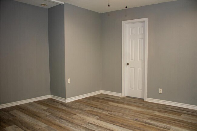 Building Photo - 5302 Anzio Rd