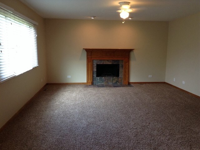 Building Photo - 1404 Lily Cache Ln