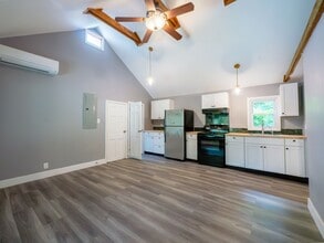 Building Photo - Detached 2BR Home with Mini-Split A/C, Sol...