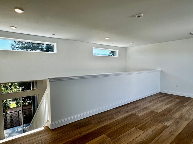 Building Photo - New Luxury Townhouse in Saratoga