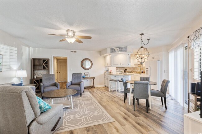 Building Photo - 4242 Pinehurst Cir