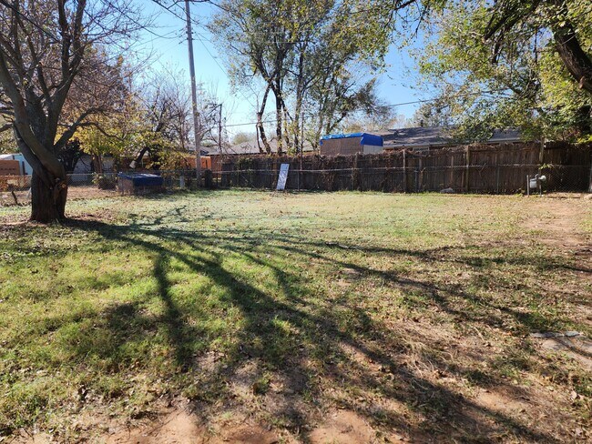 Building Photo - 1217 N Christine Dr