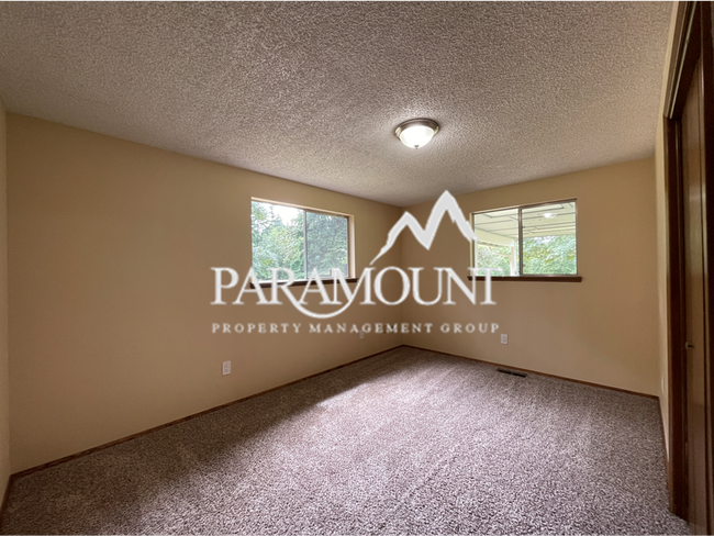 Building Photo - Tucked Away Upper 2 Bedroom Duplex in Port Orchard