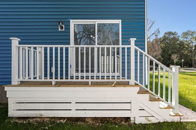 Building Photo - 6884 Willa Ct