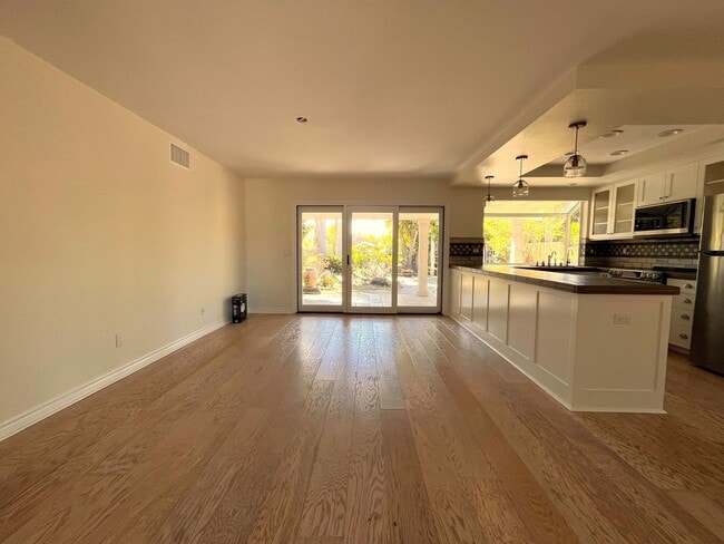 Building Photo - Most Charming Home in La Costa