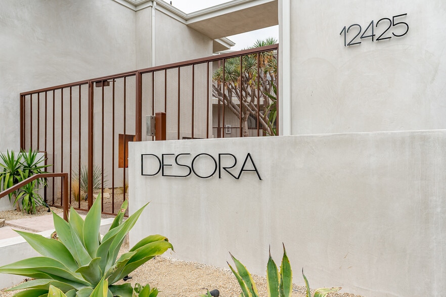 Primary Photo - Desora