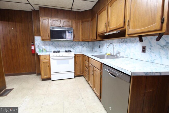 Building Photo - 42 Bismarck Ave