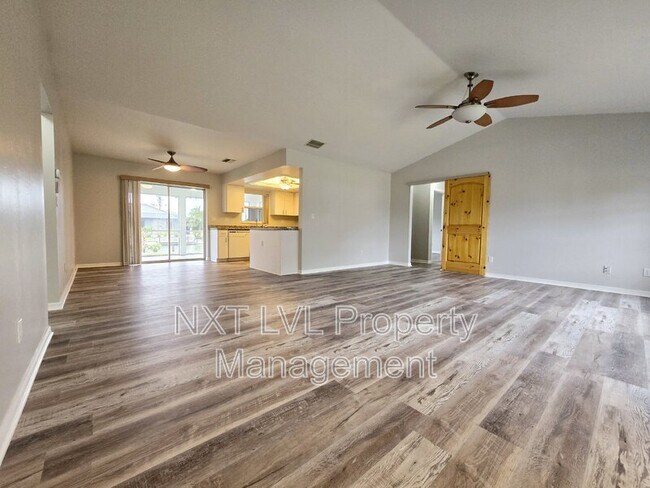 Building Photo - 1811 NE 2nd St