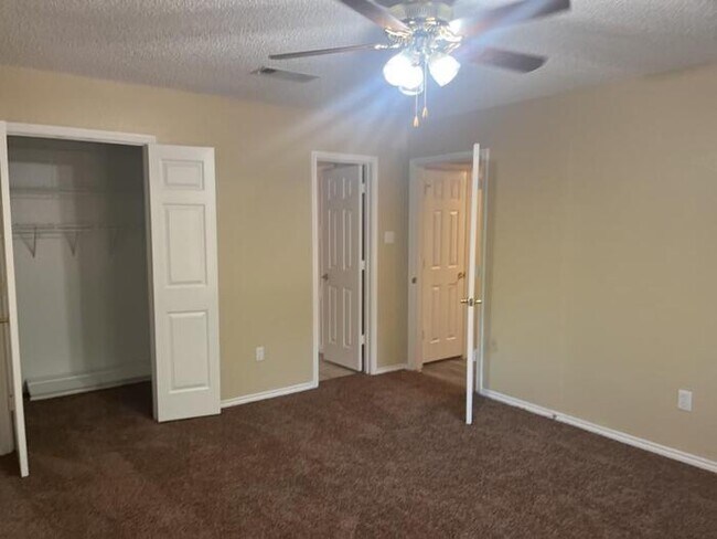 Building Photo - 6302 Meadowmere Ln