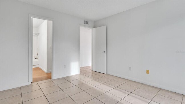 Building Photo - 455 Alt 19