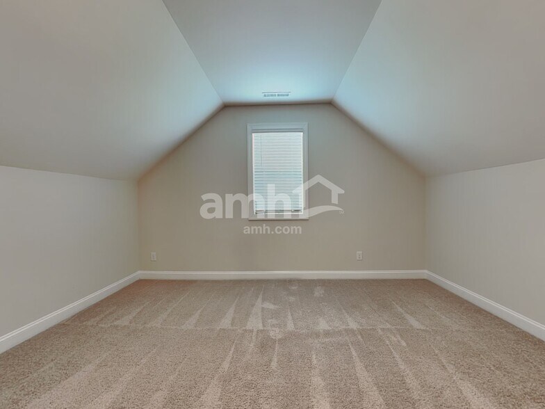 Building Photo - 104 White Ash Ln