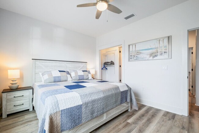 Building Photo - 238 Oleander Dr