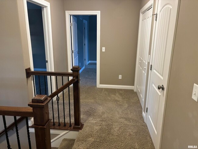 Building Photo - 2116 W Geneva Rd