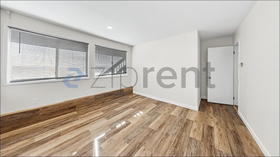 Building Photo - Unit