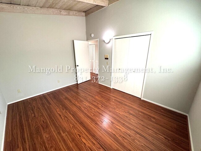 Building Photo - Great Home Located in Monterey Neighborhoo...