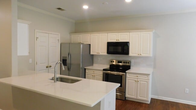 Building Photo - Your Dream Rental Awaits in Gated Greyston...