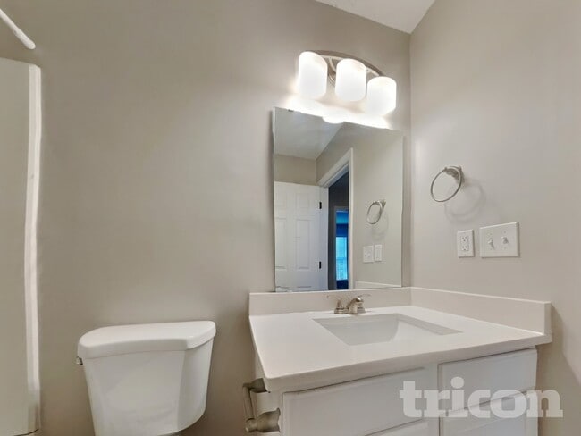 Building Photo - 69 Gray Ghost St