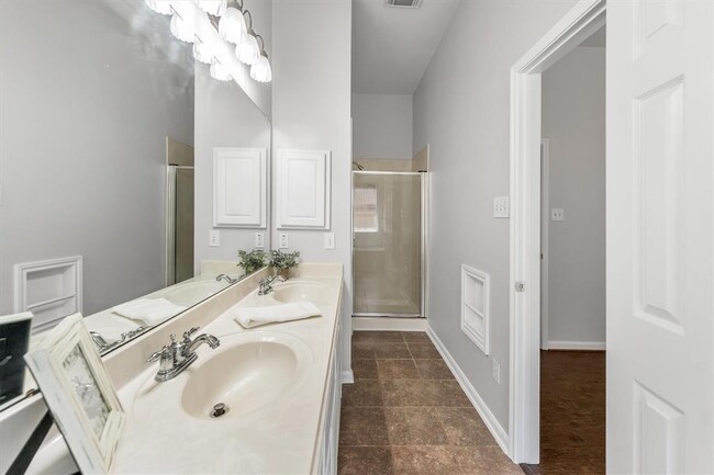 Building Photo - 2454 Colonial Springs Ln