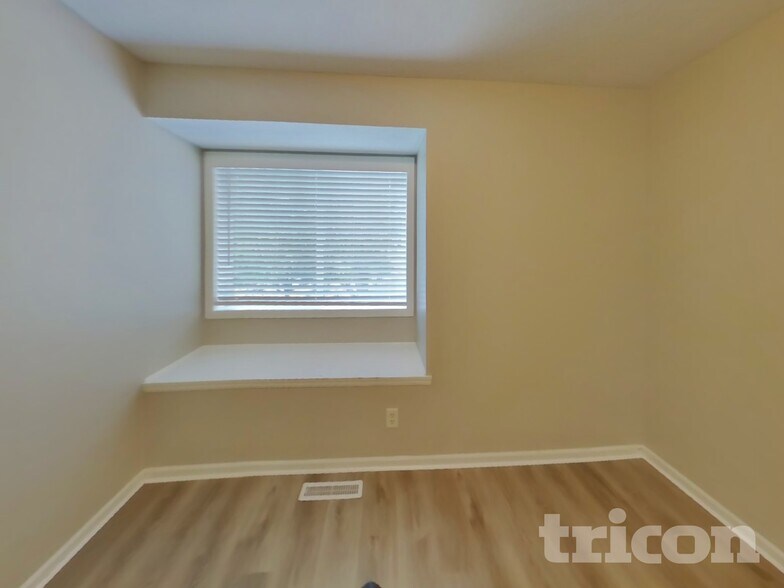 Building Photo - 1259 Irvine Dr