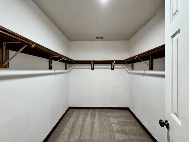 Building Photo - Ready NOW! A 4/2.5 in Glenwood! A Pet Friendly Home w/a HUGE Fenced Yard, Attached Garage!