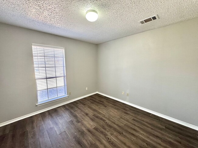 Building Photo - 4200 San Saba Ct