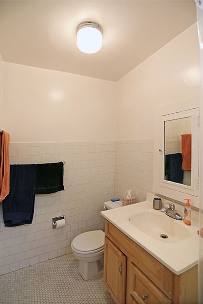 Building Photo - 1120 Shrader St