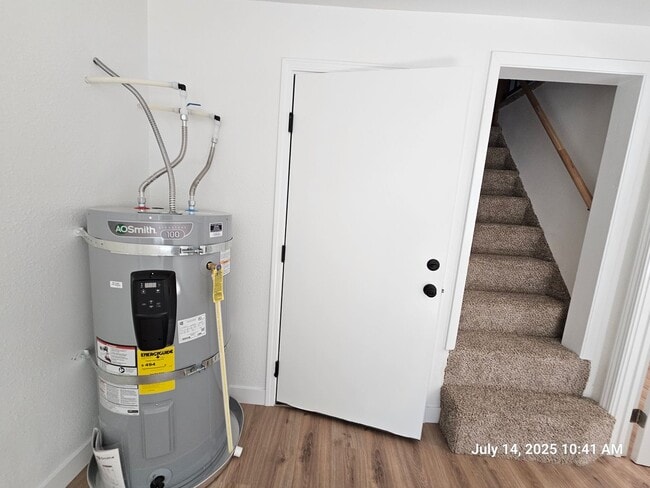 Building Photo - 408-410 SW Elmwood Ave