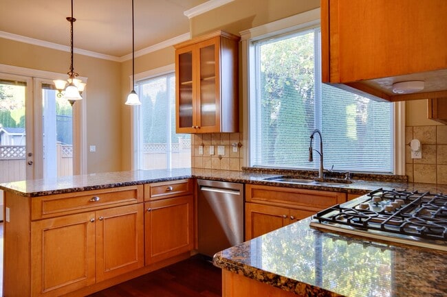 Building Photo - Move in Special for 4 Bedroom Easthill 2 s...
