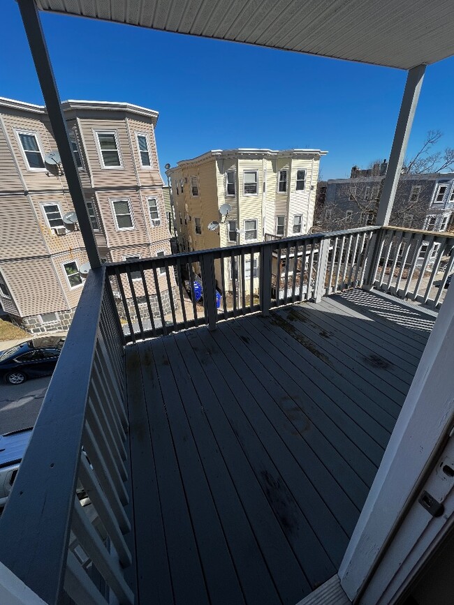 Building Photo - 57 Woodford St