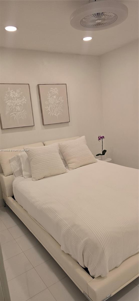 Building Photo - 2539 S Bayshore Dr