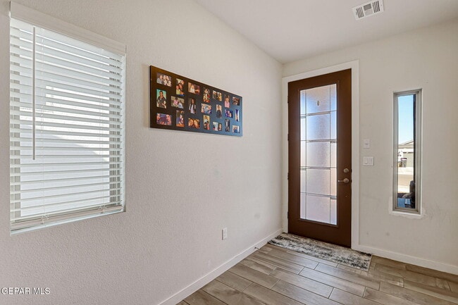 Building Photo - 12622 Zollinger Ave