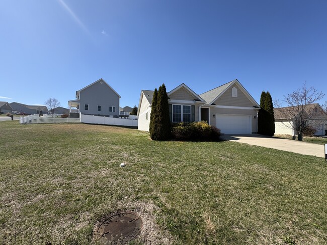 Building Photo - 62 Lofty Cir