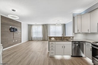 Building Photo - 612 Lopez Ln